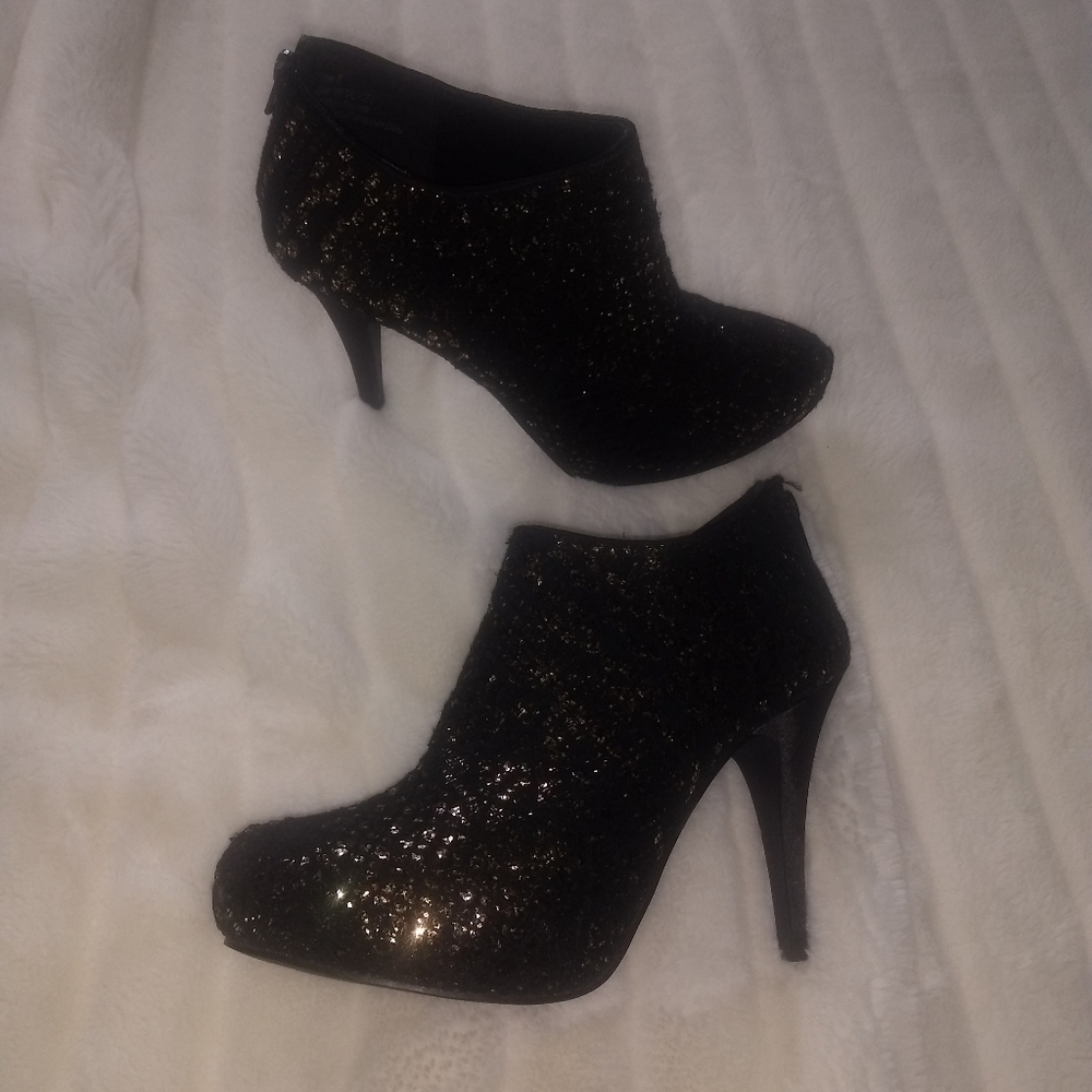 Heeled booties